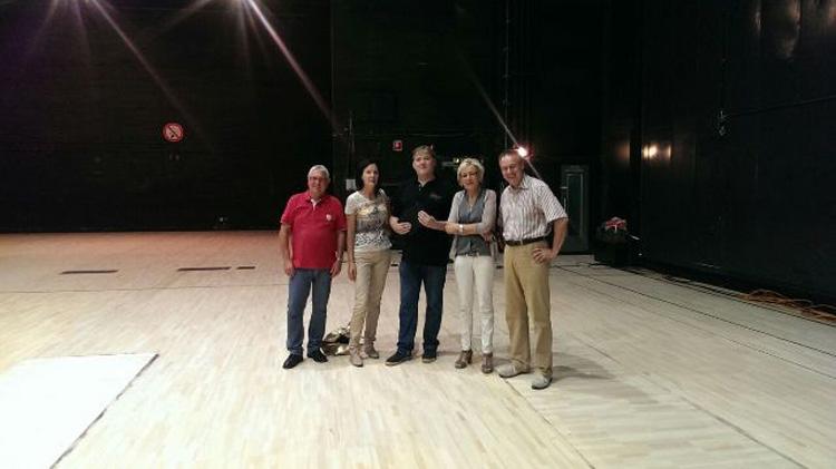 CDU besichtigt Fertigstellung des Bühnenbodens im Festspielhaus
