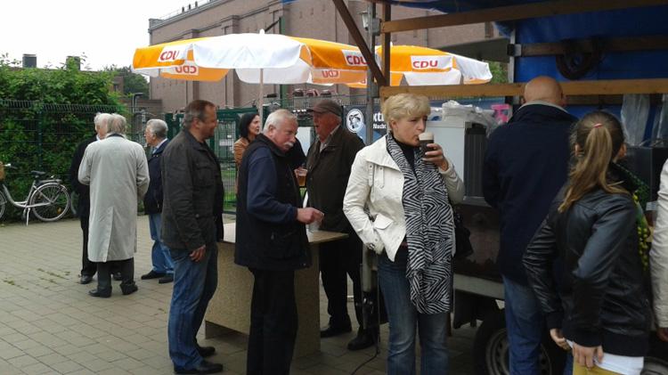 Dämmershoppen an der neuen Emscherbrücke
